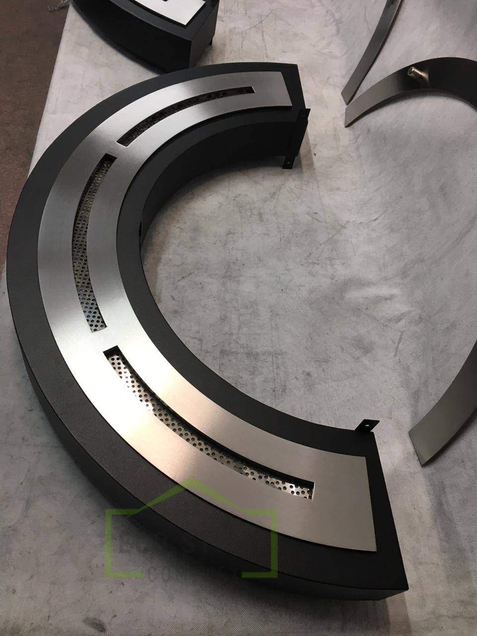 Настенный биокамин вокруг колоны